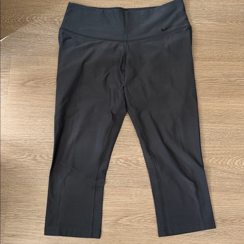 Nike Women's High-Waisted Capri Leggings